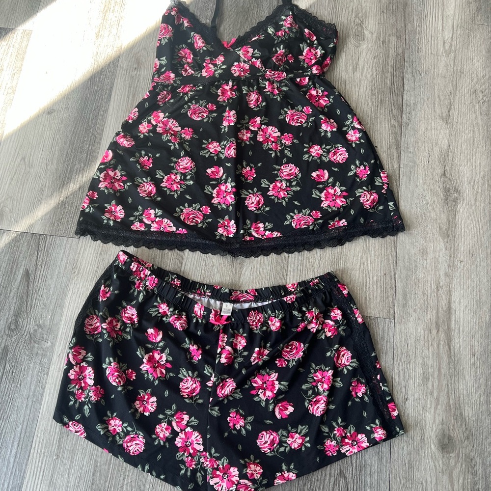 Marylin Monroe Elegant Floral Lace Pajama Set - Picture 2 of 6
